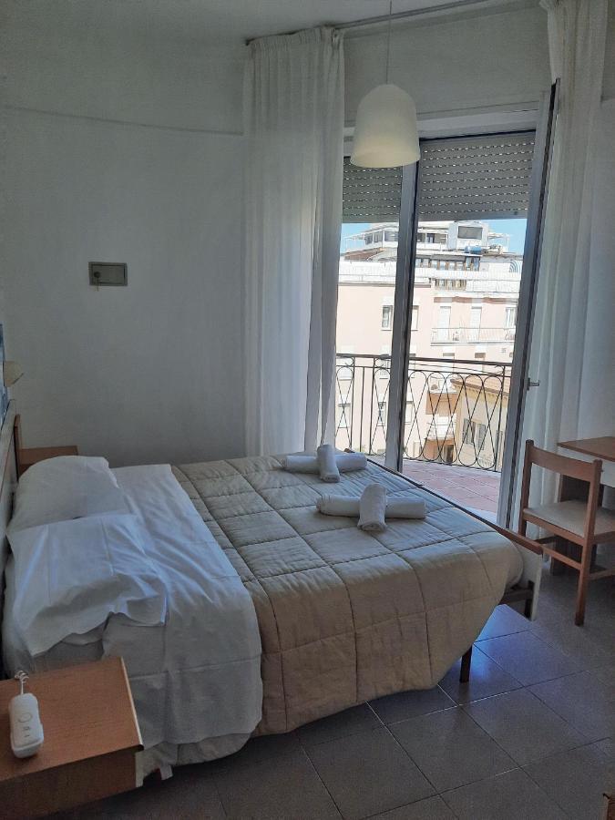 Hotel La Dolce Vita Римини Екстериор снимка