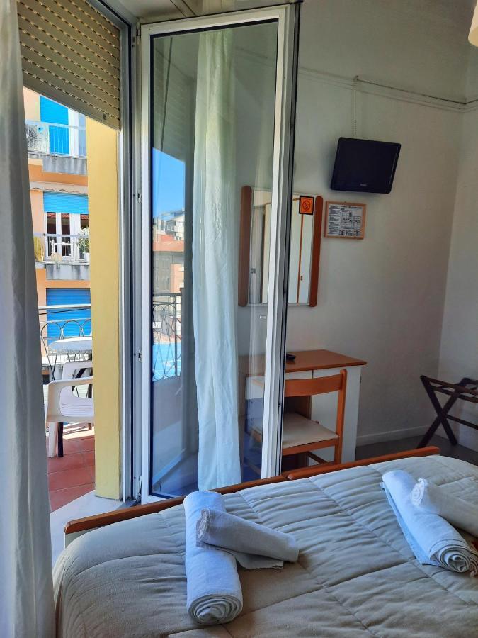 Hotel La Dolce Vita Римини Екстериор снимка