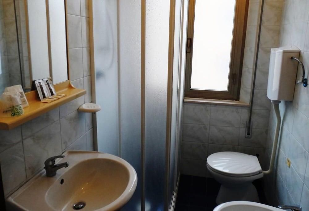 Hotel La Dolce Vita Римини Екстериор снимка