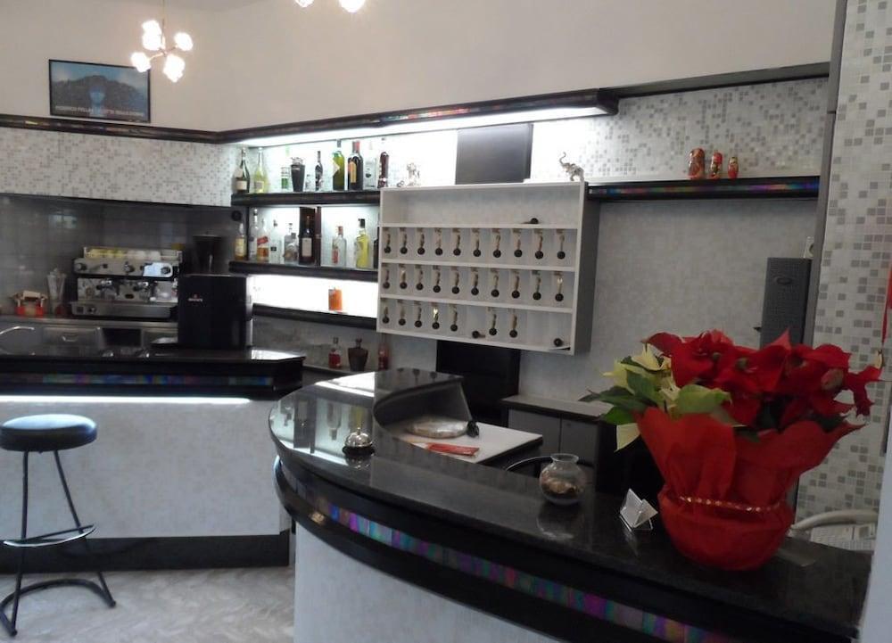 Hotel La Dolce Vita Римини Екстериор снимка