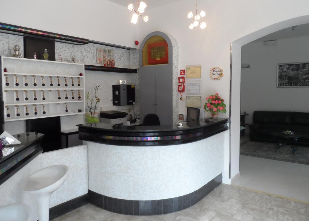 Hotel La Dolce Vita Римини Екстериор снимка