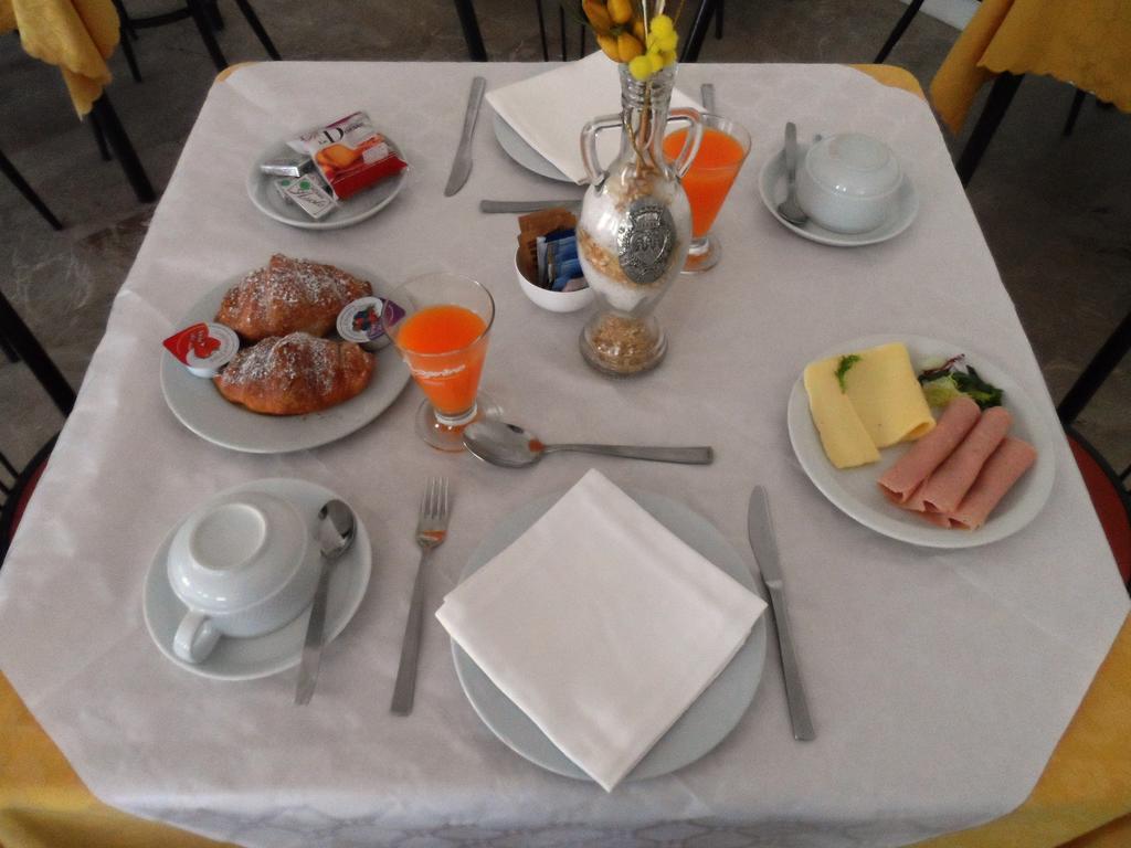 Hotel La Dolce Vita Римини Екстериор снимка