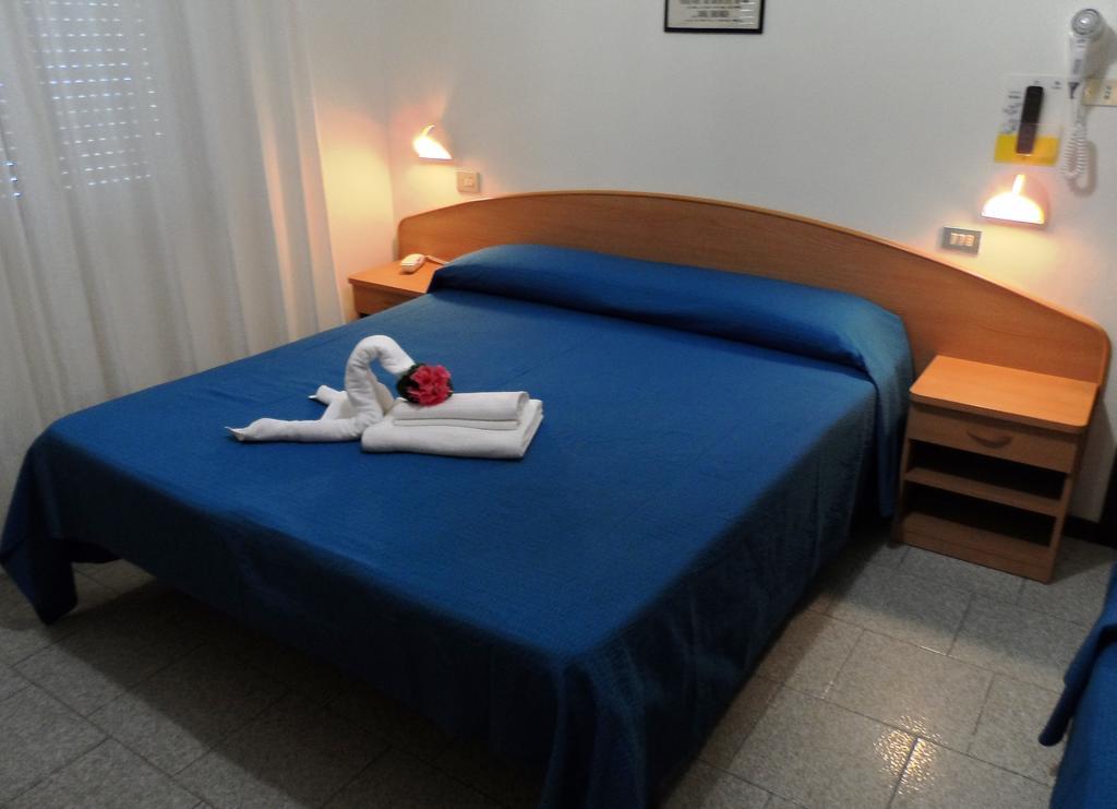 Hotel La Dolce Vita Римини Екстериор снимка