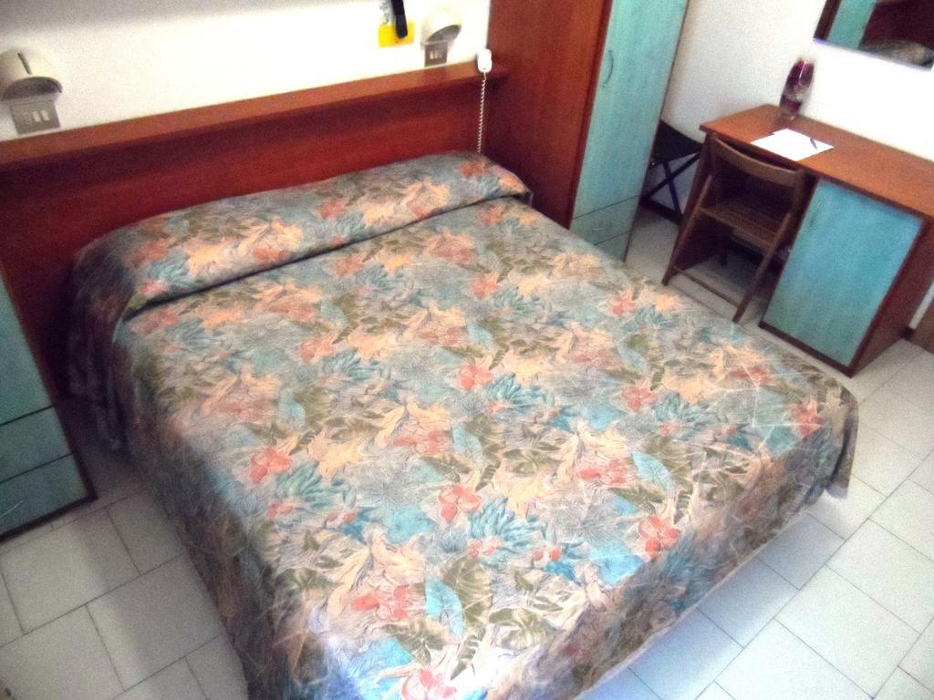 Hotel La Dolce Vita Римини Стая снимка
