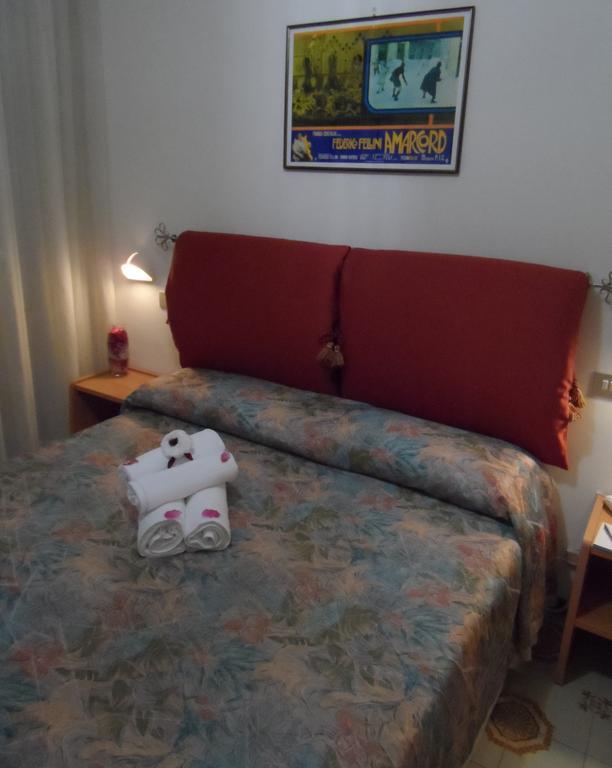 Hotel La Dolce Vita Римини Екстериор снимка