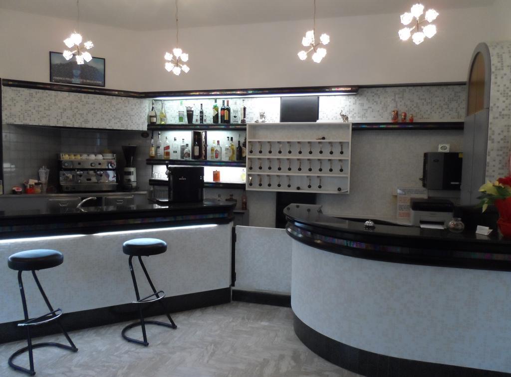 Hotel La Dolce Vita Римини Екстериор снимка