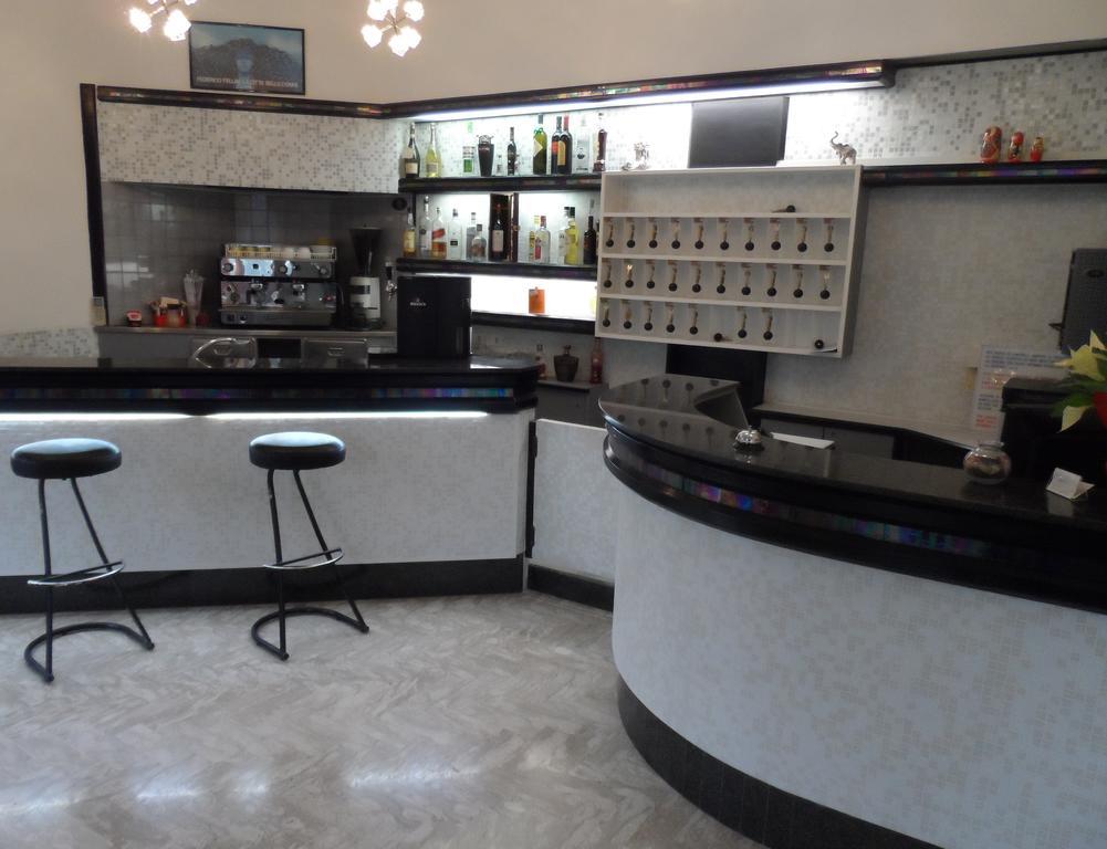 Hotel La Dolce Vita Римини Екстериор снимка