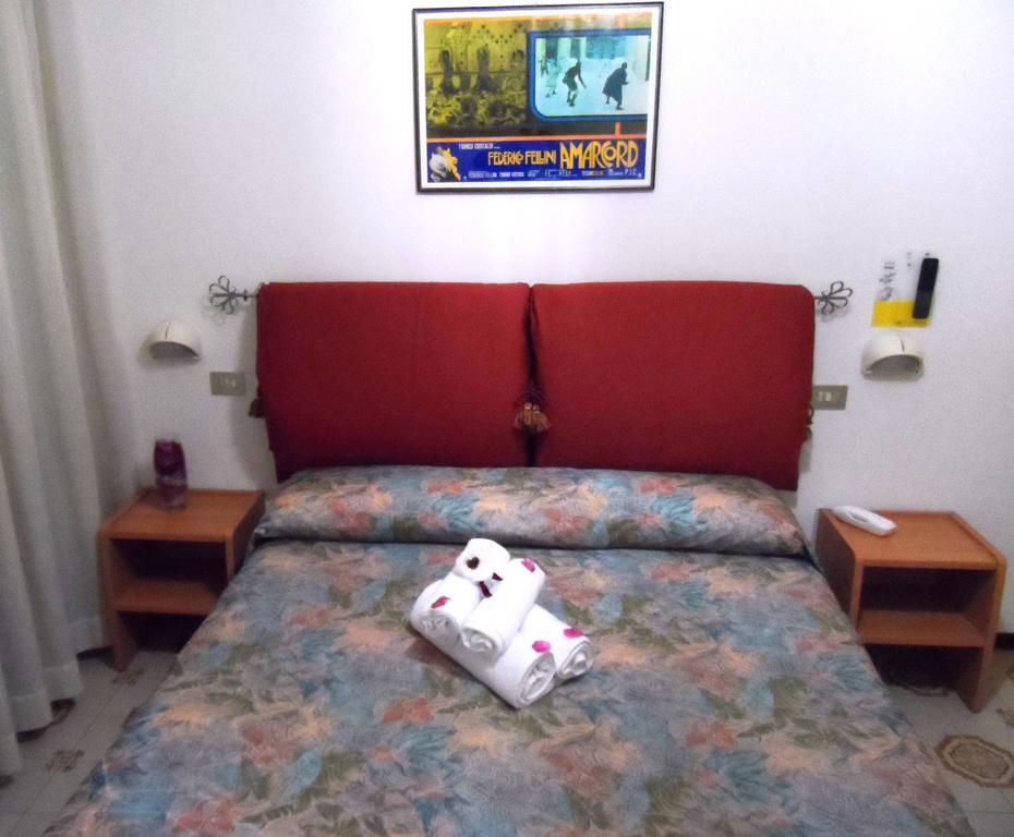 Hotel La Dolce Vita Римини Екстериор снимка